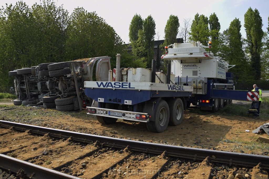 Schwerer VU LKW Zug Bergheim Kenten Koelnerstr P393.JPG - Miklos Laubert